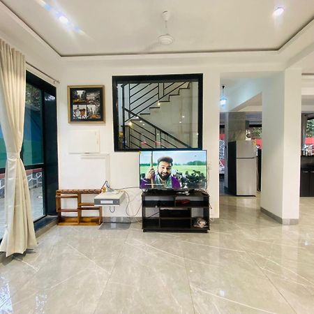 West Valley Villa , Casa Raywood ロナバラ エクステリア 写真